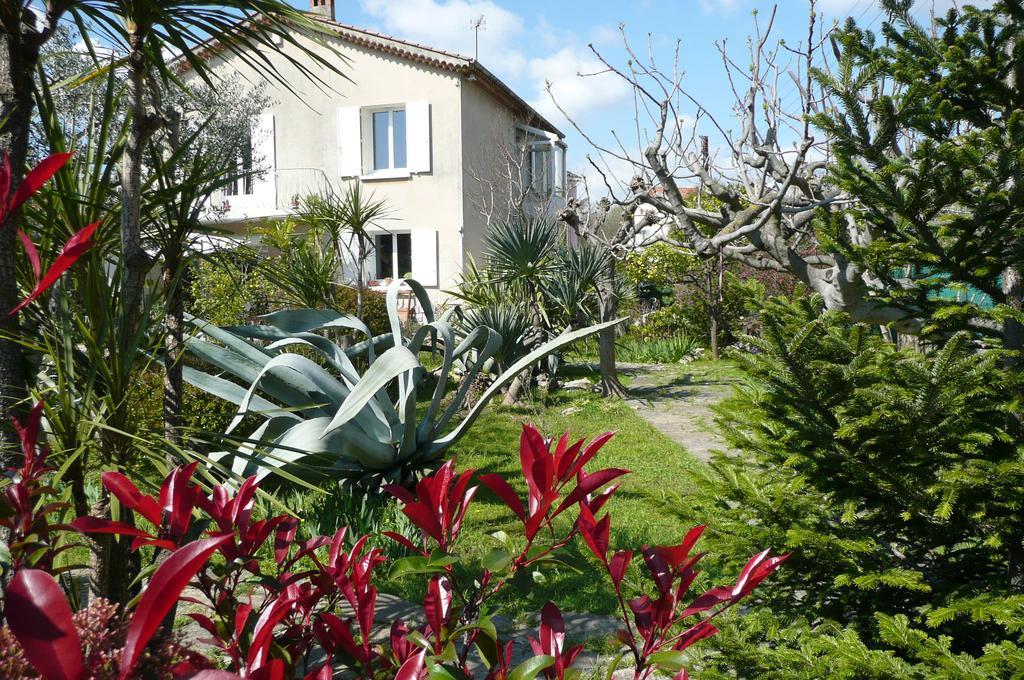 Appartement D Artiste Hyeres Exterior photo